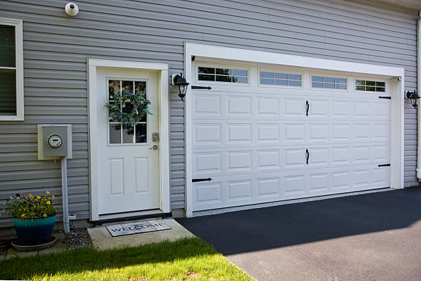24/7 Emergency Garage Door Panel Replacement experts in Hermantown, MN